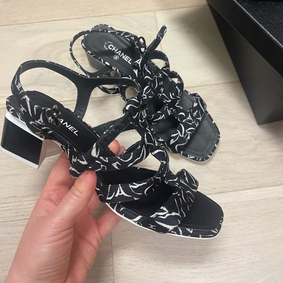 Chanel cruise sandals - Picture 2 of 8